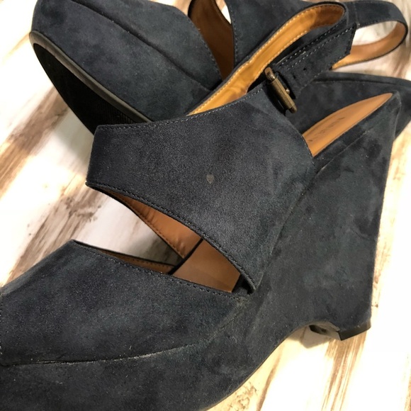2[Nine West] NWOT! Blue navy suede wedges. - Picture 4 of 5
